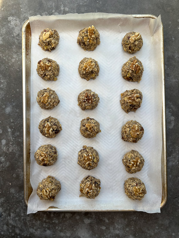 Banana Oat Cookies are a healthy addition to your breakfast/snack rotation. They're also gluten free AND vegan. They're packed with nutrients and sweetened naturally with bananas and dates. Find the recipe on Shutterbean.com